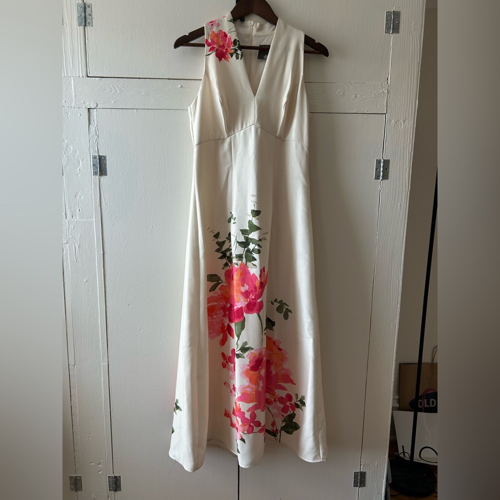 Taylor white floral dress size 6 sleeveless floor length bridal bride wedding